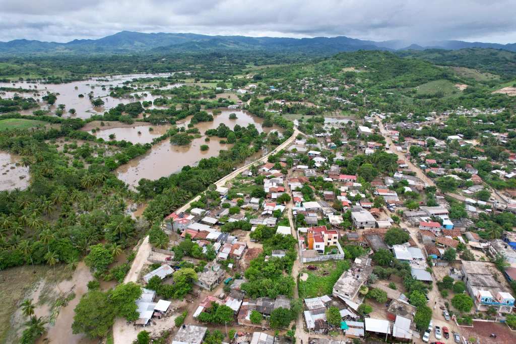 Sigue en Oaxaca evaluación de daños y censo de familias afectadas por 'John' - inundaciones-en-oaxaca-por-el-ciclon-john-1024x683