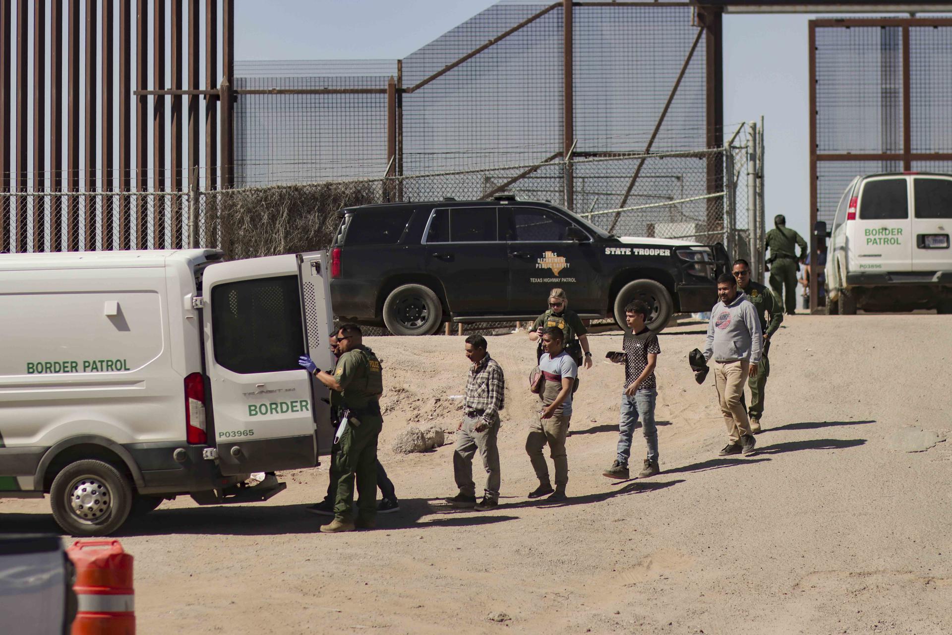 Trump promete mano dura en migración y política comercial en su primer día de Gobierno