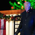 Biden y Harris comparten los focos en el encendido del árbol de Navidad de la Casa Blanca