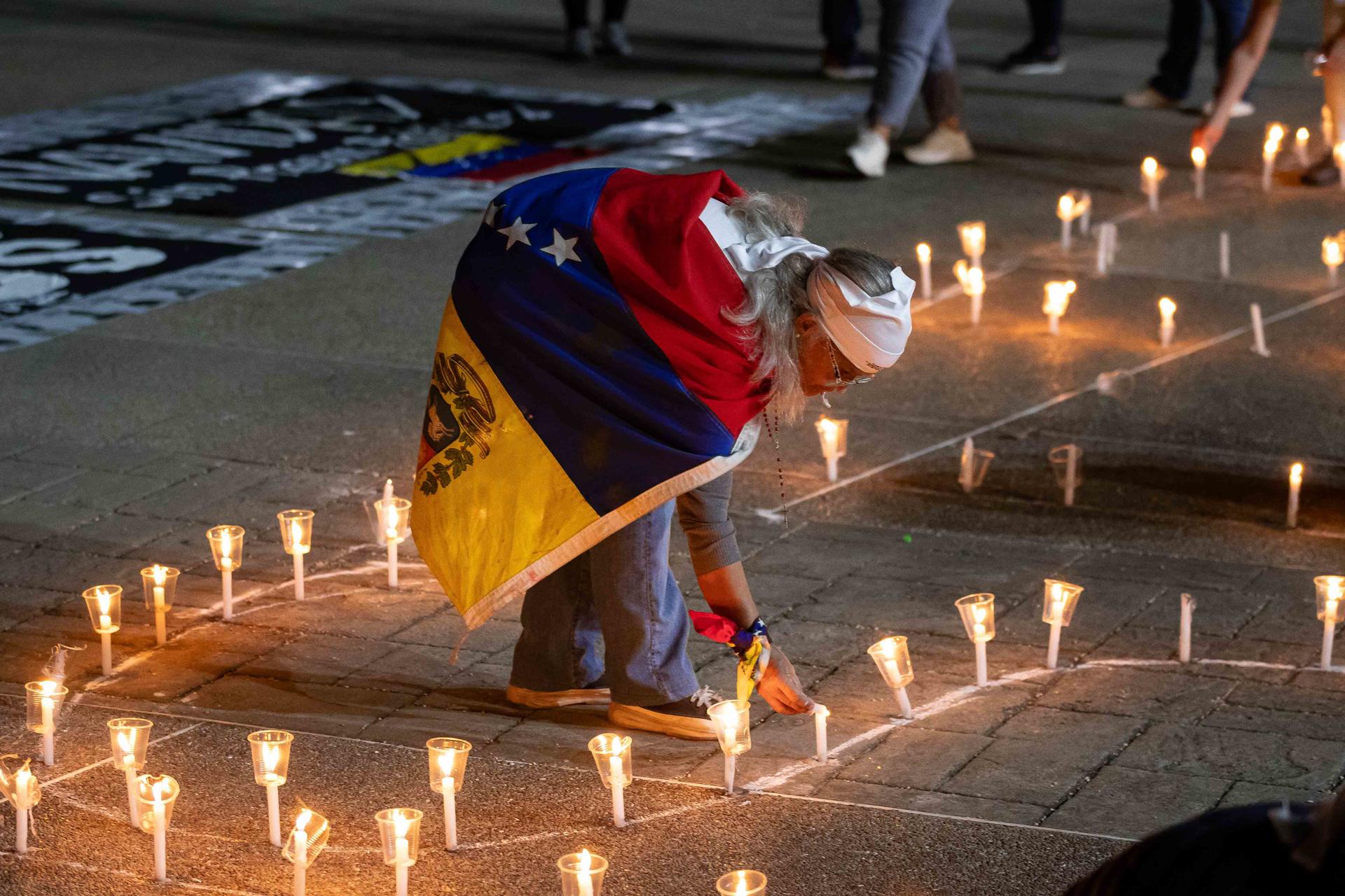 Familias venezolanas inician una vigilia de oración por los “presos políticos” fallecidos