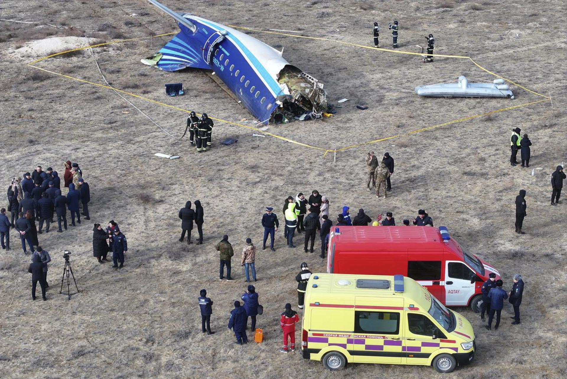 Fuentes del Gobierno azerbaiyano afirman que avión de AZAL fue alcanzado por un misil ruso