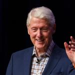 Bill Clinton sale del hospital al que había sido ingresado por gripe