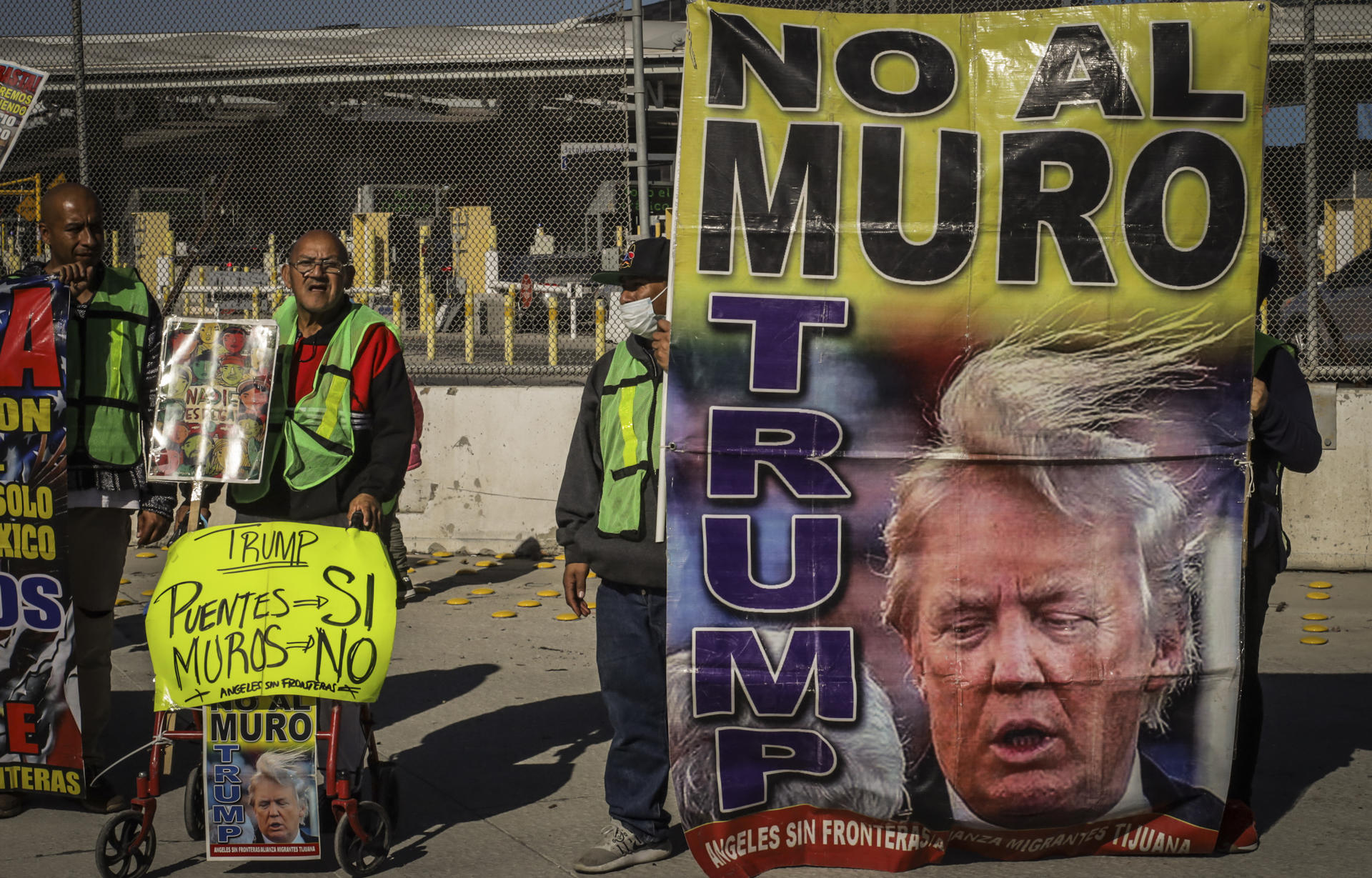 Migrantes protestan en Tijuana contra amenazas de Trump