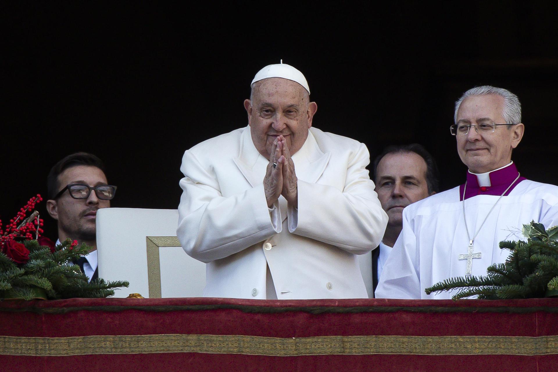 El papa pide en el mensaje de Navidad detener las armas en Ucrania y en Oriente Medio