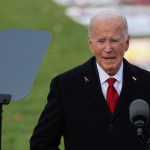 Biden encabeza un homenaje en la Casa Blanca por el Día Mundial del Sida