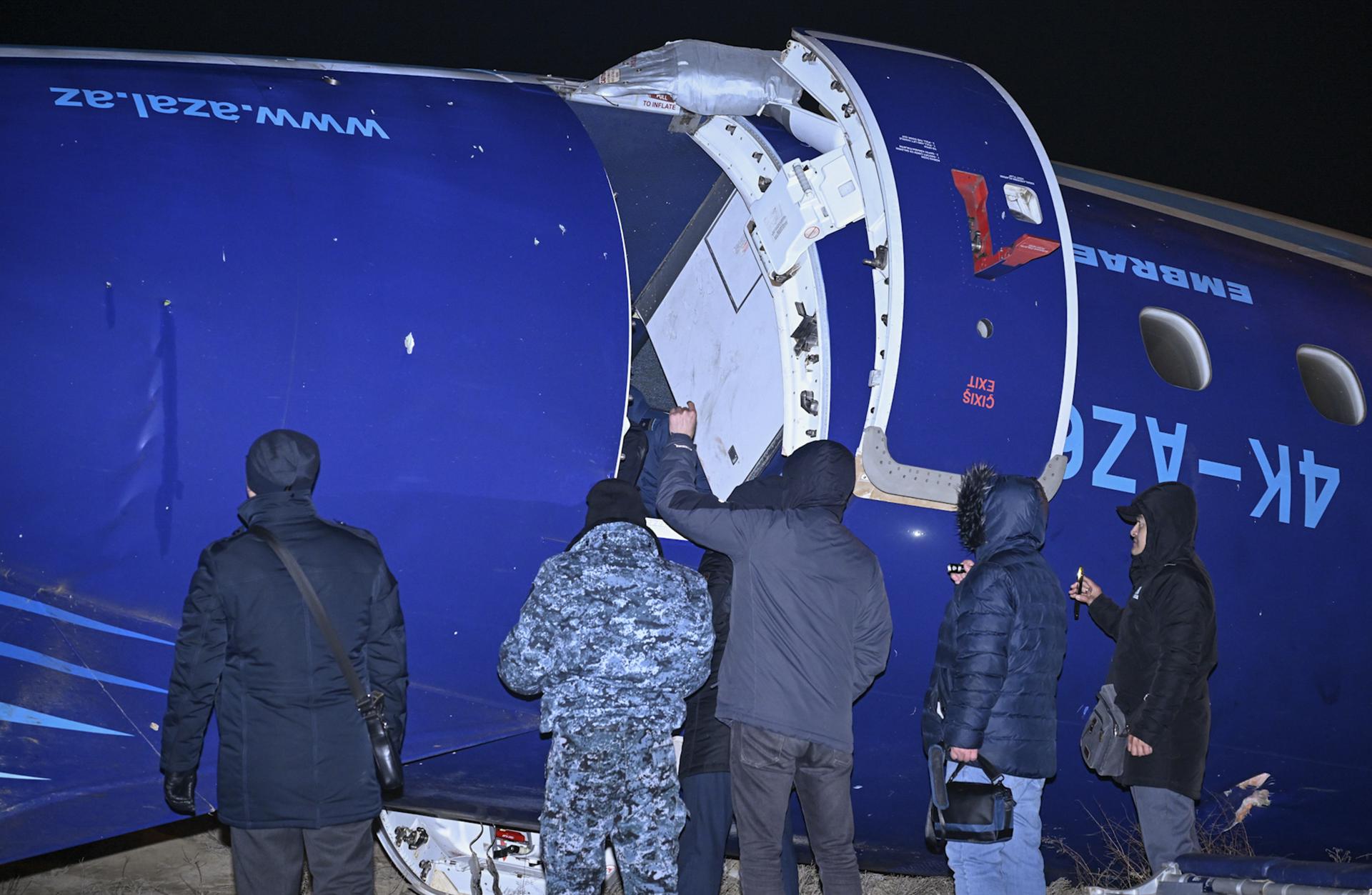 Azerbaiyán Airlines dice que el avión sufrió “interferencias físicas y técnicas externas”