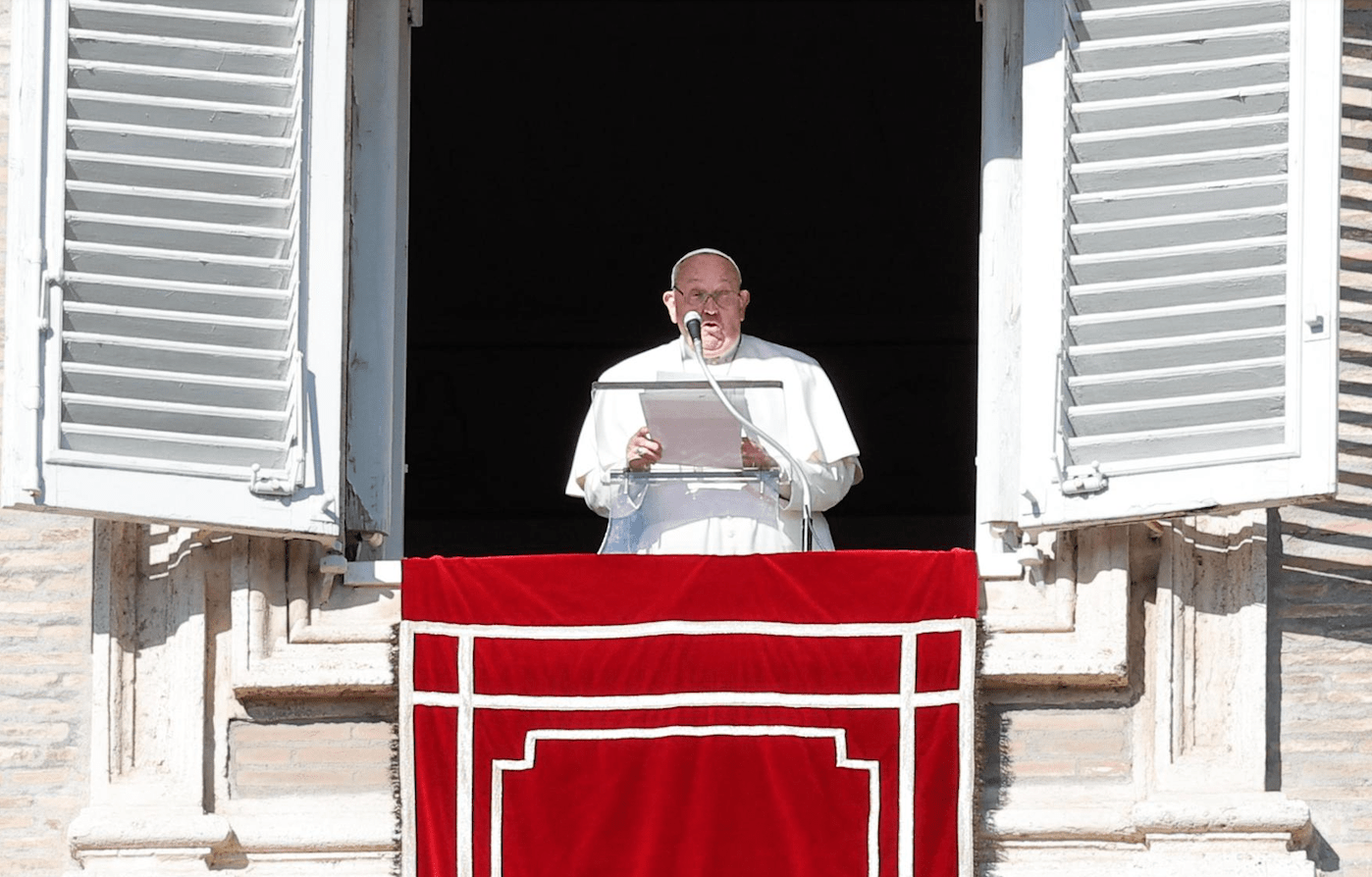 “Basta de colonizar a los pueblos con las armas”: papa Francisco