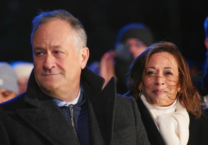 Biden y Harris comparten los focos en el encendido del árbol de Navidad de la Casa Blanca - dad8646754d0ee8bd18b949405b2553b742d7ab7w-1024x717