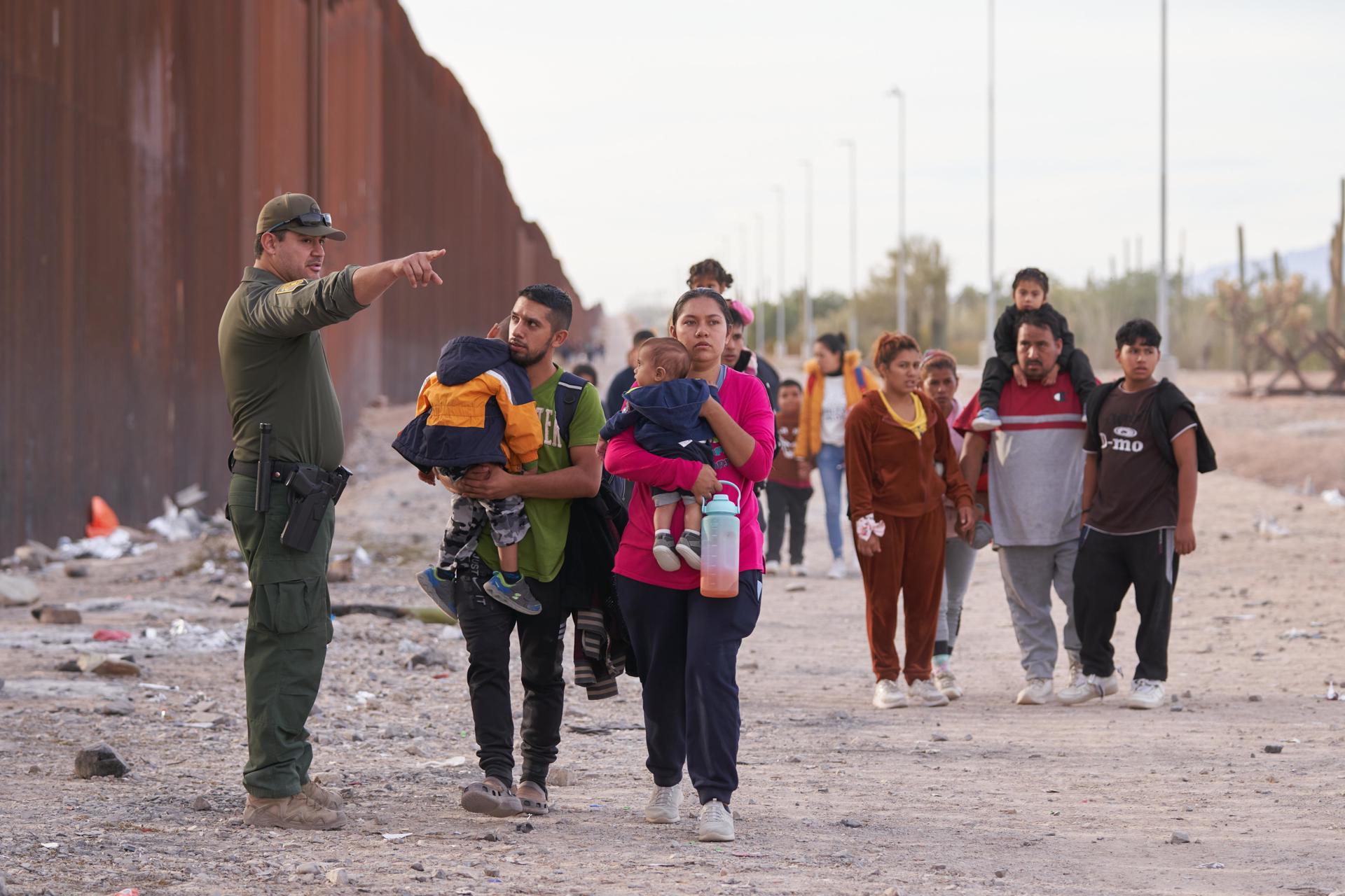 Informe de HRW revela que los agentes de CBP afirman que el asilo “ya no existe” en EE.UU.