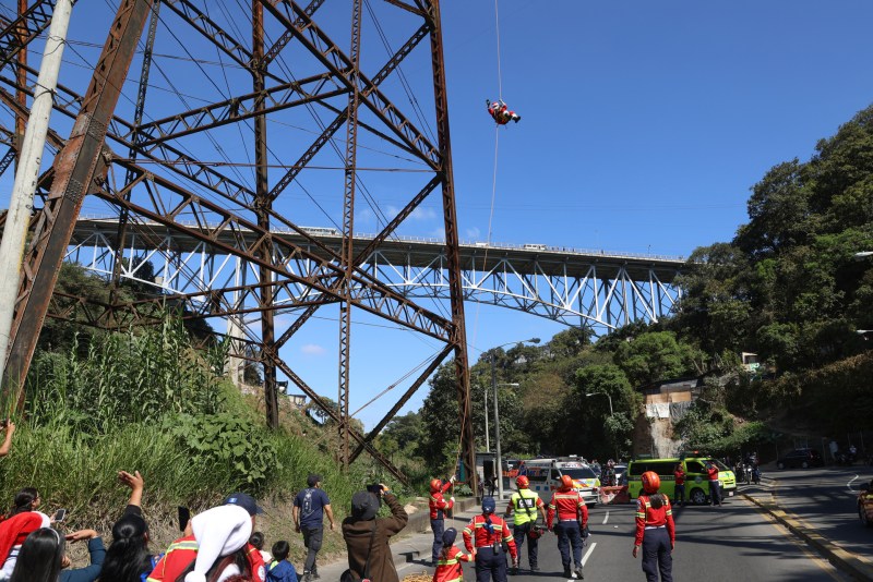 El Santa Claus de Guatemala no falla en su cita anual de acrobacias y regalos - el-santa-claus-de-guatemala-no-falla-en-su-cita-anual-de-acrobacias-y-regalos-2-1024x683