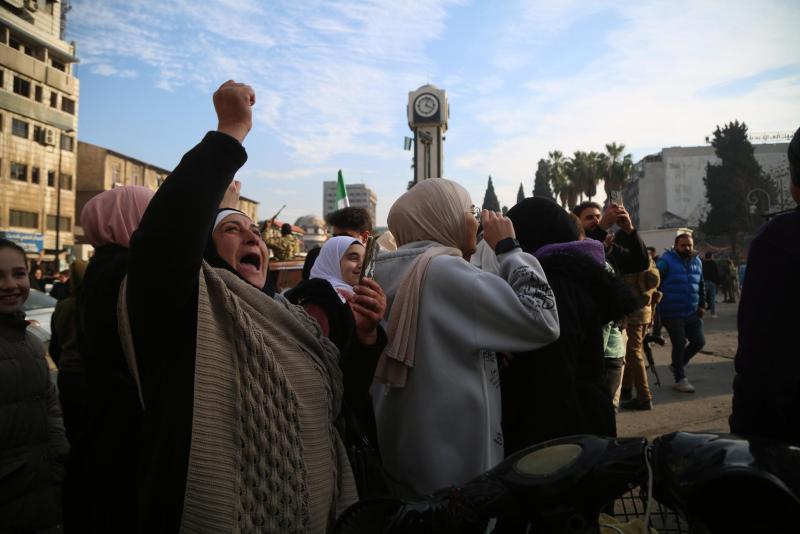 Los sirios salen a las calles de Damasco y todo el país para celebrar la caída de Al Asad - festejo-en-calles-de-siria-por-la-caida-del-presidente-bachar-al-asad-1024x683