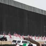 Trump se compromete a continuar la construcción del muro fronterizo con México