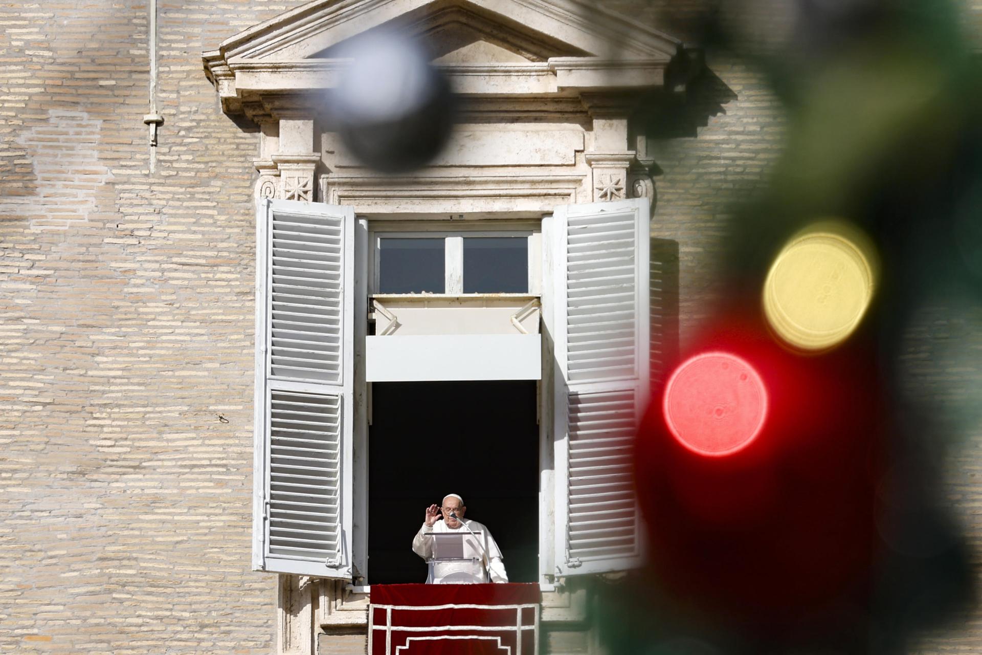 Papa Francisco pide el alto al fuego en todos los frentes de guerra antes de Navidad