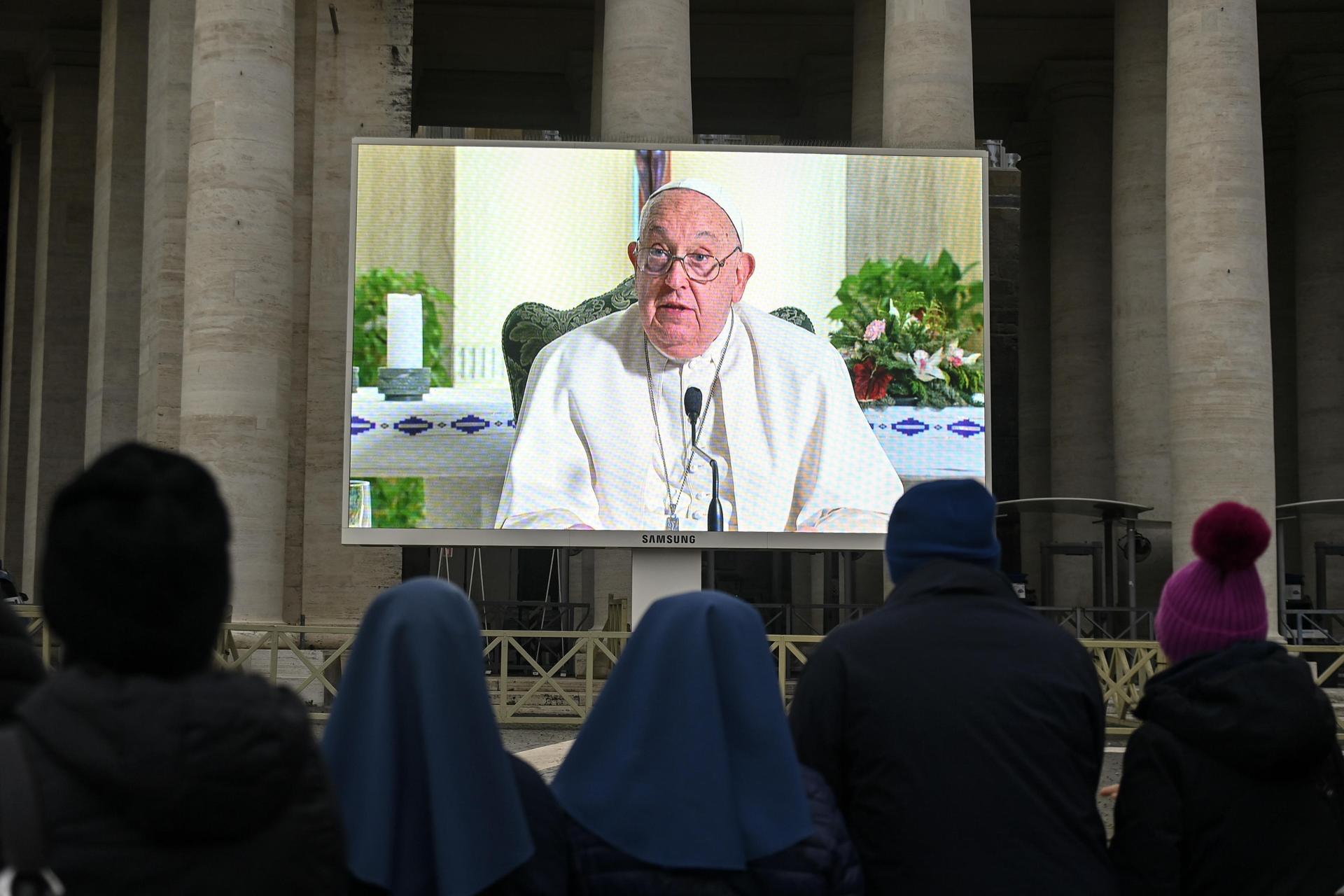 Papa Francisco reza el Ángelus resfriado desde su residencia: “Estoy mejorando”