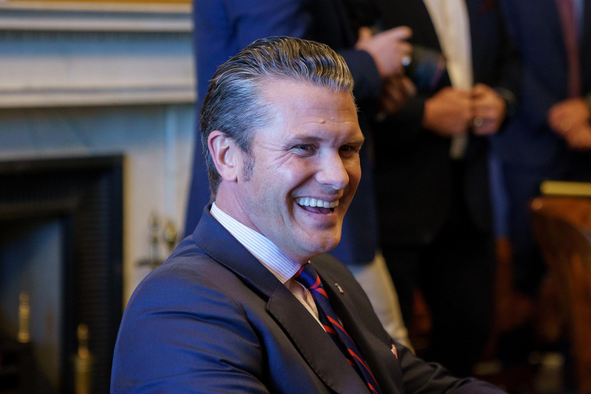 Trump defiende a Hegseth, su polémico candidato al Pentágono: “Son noticias falsas”