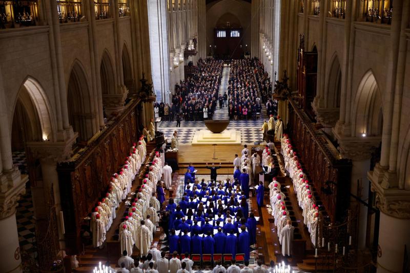 La primera misa en Notre Dame borra la pena del incendio de 2019: "La alegría es máxima" - primera-misa-dominical-en-la-restaurada-notre-dame-1024x683