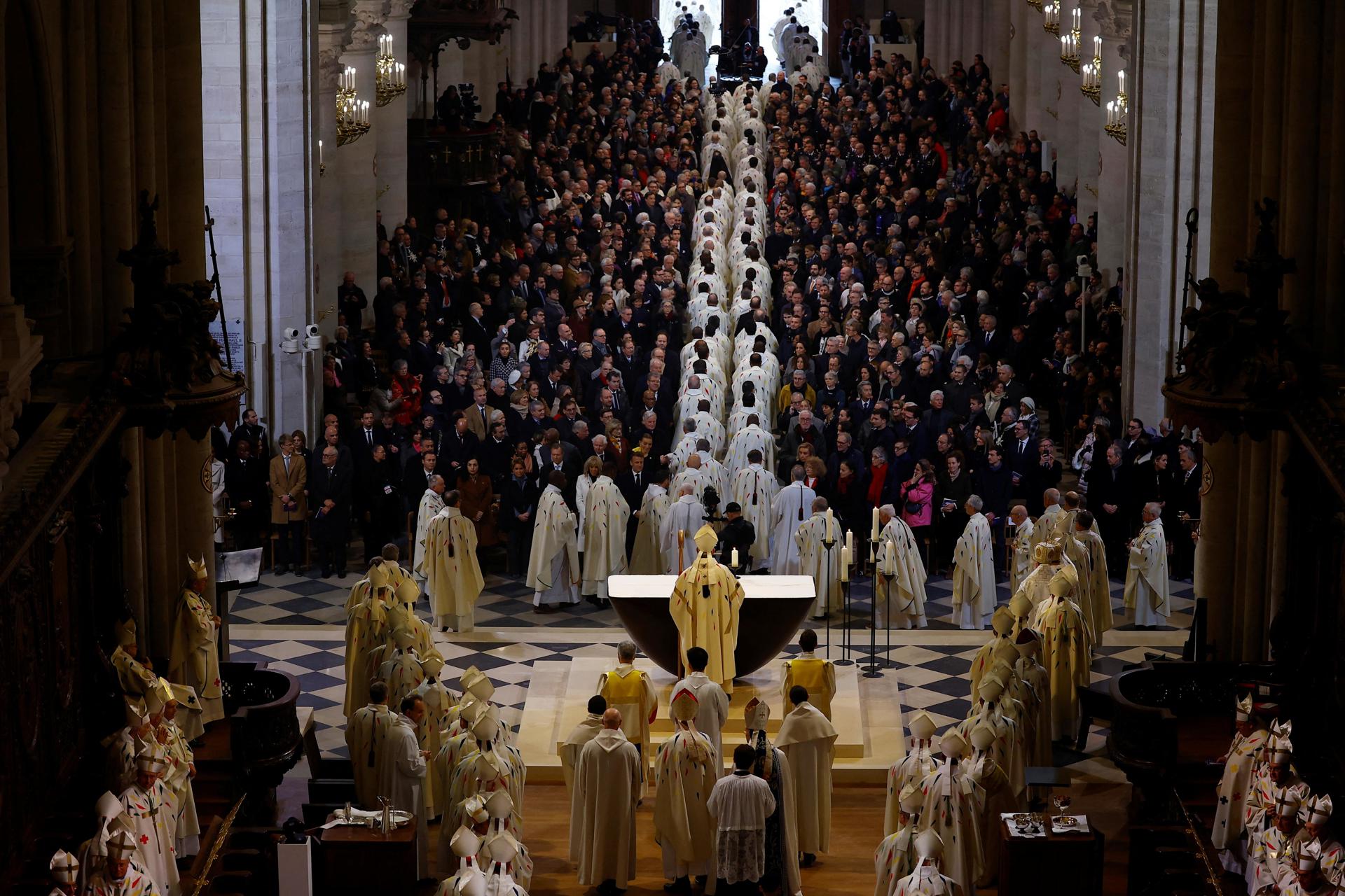 La primera misa en Notre Dame borra la pena del incendio de 2019: “La alegría es máxima”