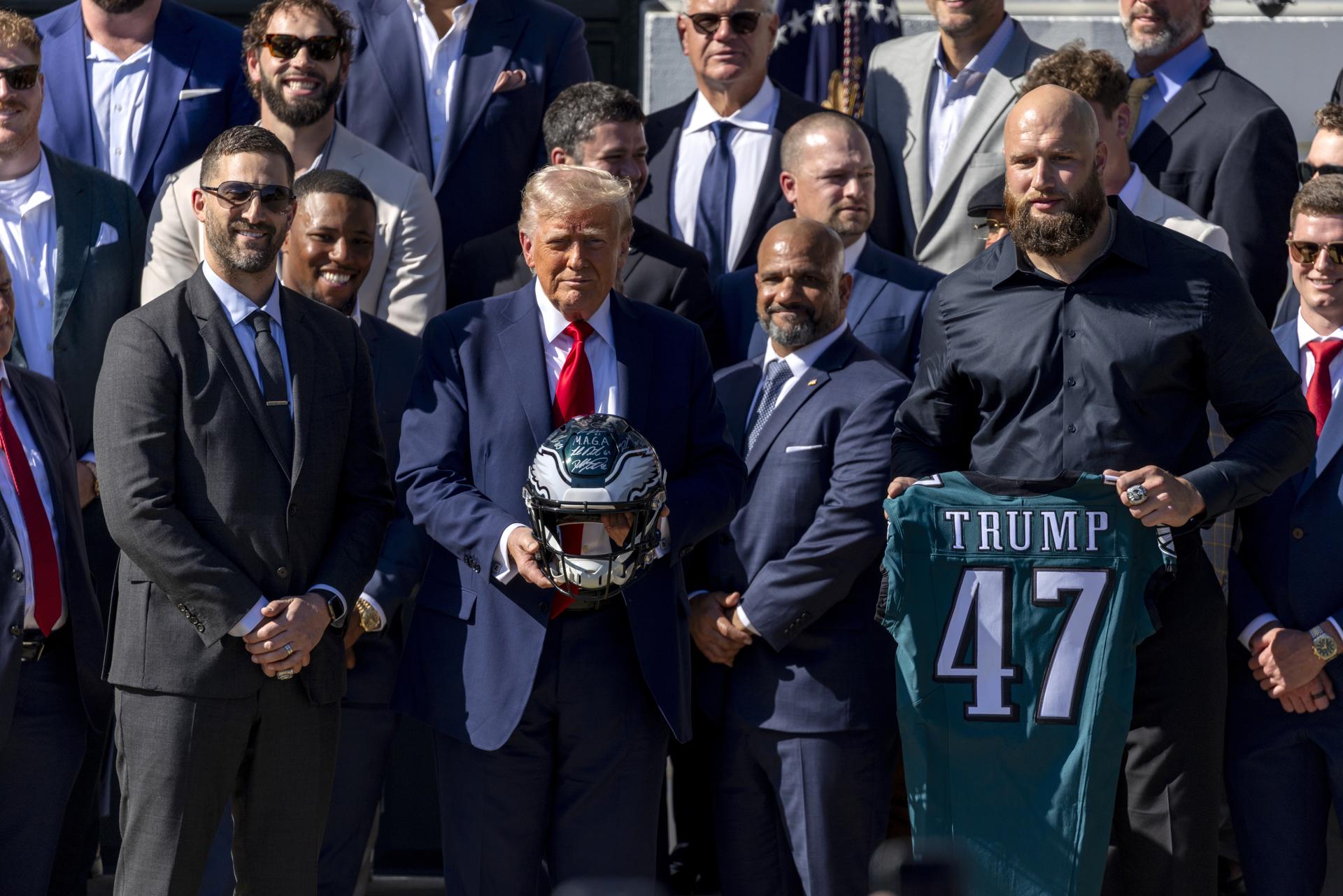 Trump recibe en la Casa Blanca a los Eagles, campeones del Super Bowl Trump recibe en la Casa Blanca a los Eagles, campeones del Super Bowl